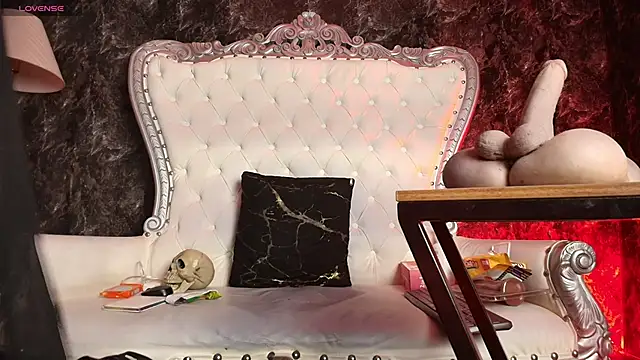 MirandaSould online show from December 3, 1:57 pm