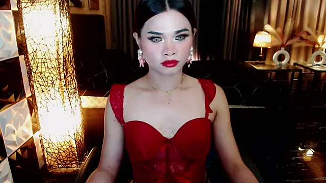 BigCockMaxineTS online show from October 3, 9:47 am