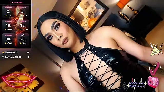 Snapshot of FridaHumphrey chatting on October 16, 7:16 pm FridaHumphrey online show from October 16, 7:16 pm