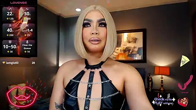 Snapshot of FridaHumphrey chatting on October 26, 8:04 pm FridaHumphrey online show from October 26, 8:04 pm