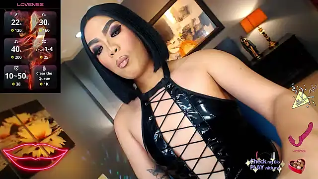 Snapshot of FridaHumphrey chatting on October 10, 6:24 pm FridaHumphrey online show from October 10, 6:24 pm