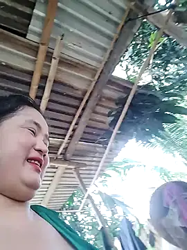 Snapshot of BigBoobs186 chatting on October 6, 1:22 am BigBoobs186 online show from October 6, 1:22 am