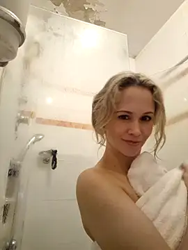 Snapshot of Miasiren chatting on October 8, 3:16 pm Miasiren online show from October 8, 3:16 pm