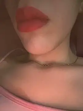 Snapshot of Mimisixo chatting on October 6, 10:36 pm Mimisixo online show from October 6, 10:36 pm