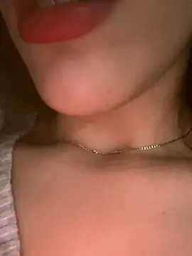 Snapshot of Mimisixo chatting on October 31, 11:31 pm Mimisixo online show from October 31, 11:31 pm