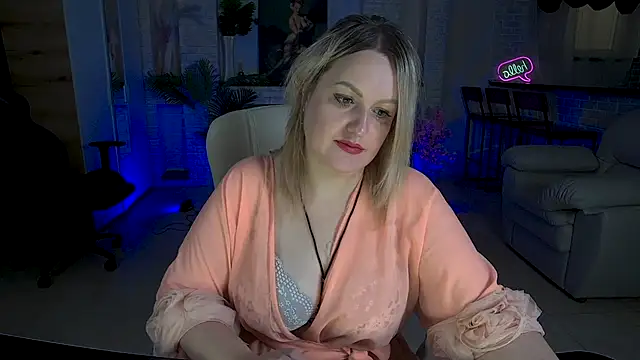 Snapshot of MariemLui chatting on October 19, 11:01 am MariemLui online show from October 19, 11:01 am