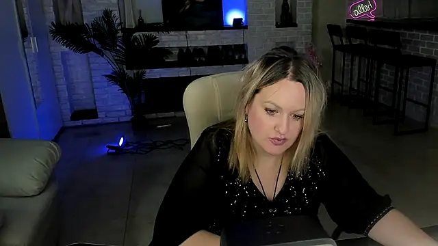 Snapshot of MariemLui chatting on October 20, 11:24 am MariemLui online show from October 20, 11:24 am