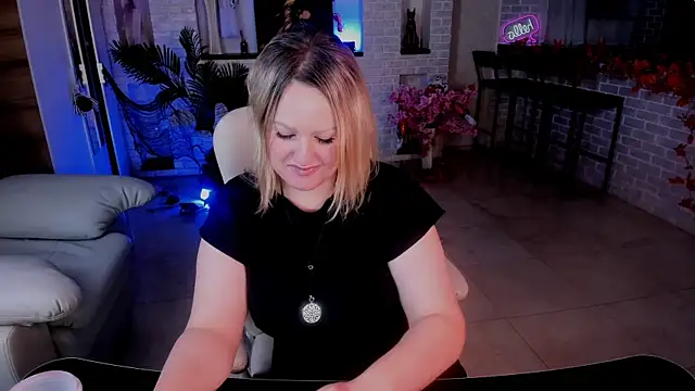 Snapshot of MariemLui chatting on October 27, 2:56 pm MariemLui online show from October 27, 2:56 pm