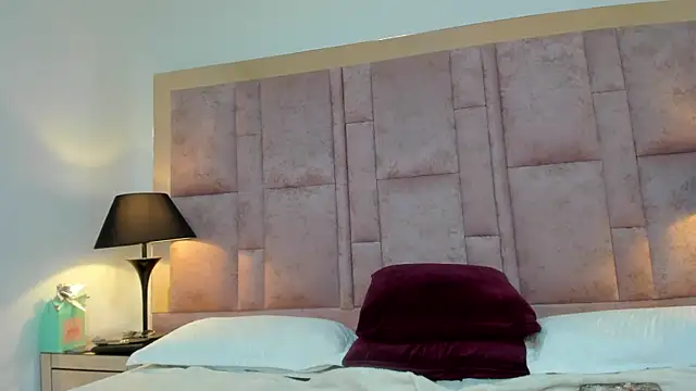 Snapshot of JenniferHills chatting on September 23, 2:54 am JenniferHills online show from September 23, 2:54 am