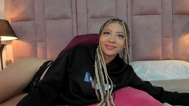 Snapshot of JenniferHills chatting on October 15, 3:20 am JenniferHills online show from October 15, 3:20 am