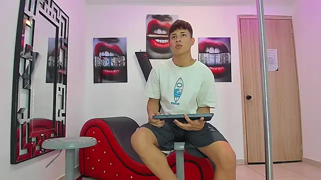 RED EMPIRE online show from September 18, 2:04 pm