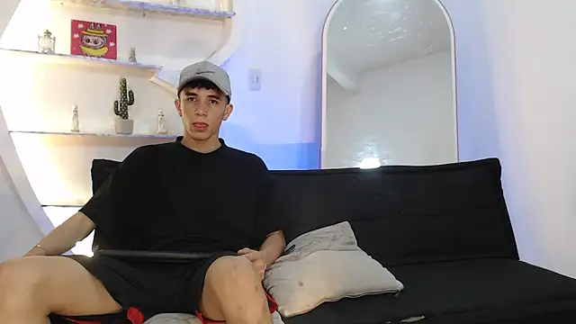 RED EMPIRE online show from November 1, 1:43 am