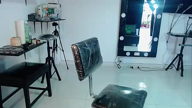 Snapshot of Sam_Blue chatting on October 21, 11:58 am Sam Blue online show from October 21, 11:58 am