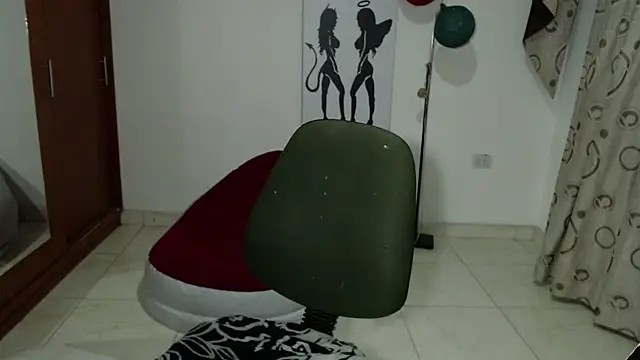 Vivian milf paint online show from October 31, 3:30 am