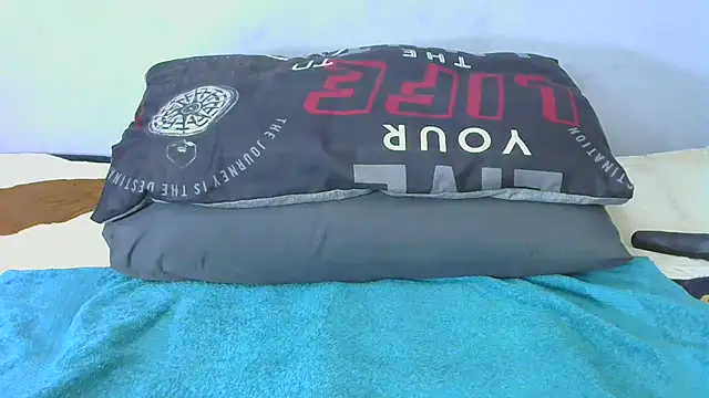 Snapshot of shy-lillyX22 chatting on October 29, 8:44 pm shy-lillyX22 online show from October 29, 8:44 pm