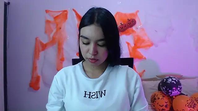 Snapshot of kyra_fox_ chatting on October 14, 1:35 pm kyra fox  online show from October 14, 1:35 pm