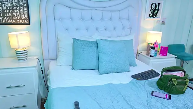 KiimBrooks online show from October 6, 11:05 am