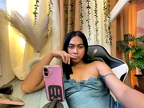 Snapshot of Sweetasian_cum chatting on November 1, 7:45 am Sweetasian cum online show from November 1, 7:45 am