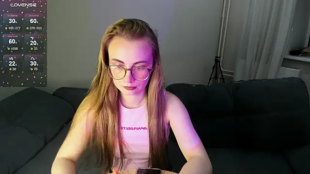 Snapshot of MewStella chatting on October 21, 1:04 pm MewStella online show from October 21, 1:04 pm