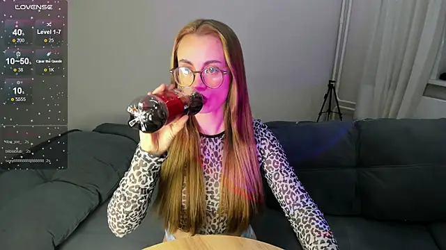 Snapshot of MewStella chatting on October 11, 7:16 pm MewStella online show from October 11, 7:16 pm