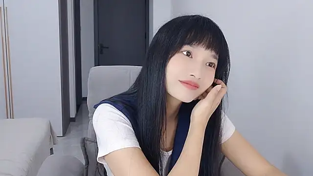 Snapshot of Lisa-3333 chatting on October 15, 2:30 pm Lisa-3333 online show from October 15, 2:30 pm