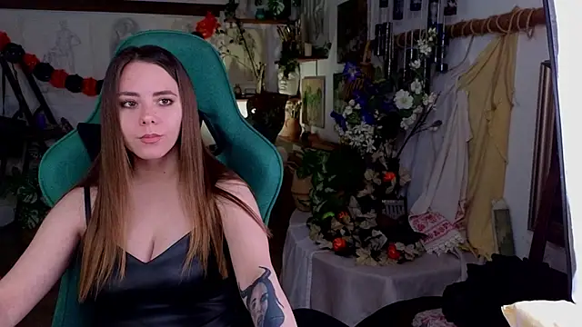 Snapshot of IvoryWood_ chatting on October 28, 4:35 pm IvoryWood online show from October 28, 4:35 pm