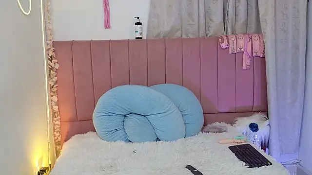 Snapshot of sukilove18 chatting on September 26, 12:19 am sukilove18 online show from September 26, 12:19 am