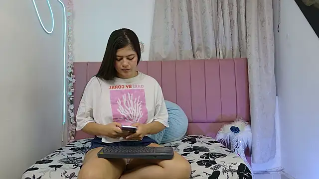 Snapshot of sukilove18 chatting on September 19, 11:15 pm sukilove18 online show from September 19, 11:15 pm