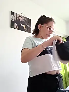 Snapshot of Isabella5_Brown_ chatting on October 21, 8:13 pm Isabella5 Brown online show from October 21, 8:13 pm