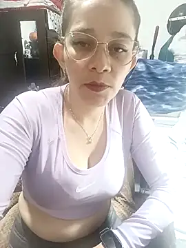 Snapshot of Isabella5_Brown_ chatting on October 15, 5:15 pm Isabella5 Brown online show from October 15, 5:15 pm