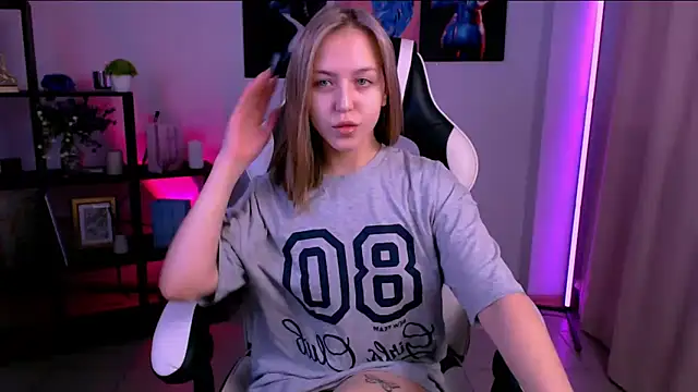 CindySparkl online show from February 11, 3:30 am