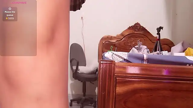 Snapshot of love_sex_05 chatting on October 18, 7:33 am love sex 05 online show from October 18, 7:33 am