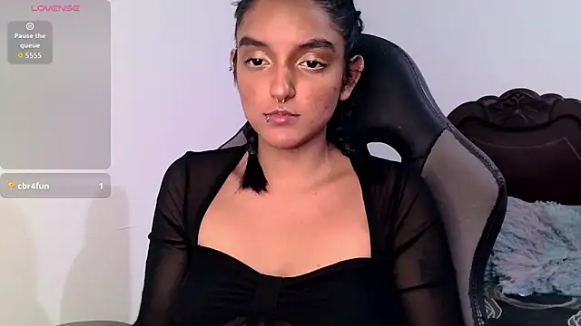 Snapshot of Ari_20_ chatting on October 4, 1:00 am Ari 20 online show from October 4, 1:00 am