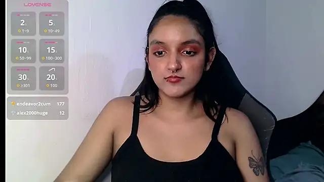 Snapshot of Ari_20_ chatting on October 23, 1:33 am Ari 20 online show from October 23, 1:33 am