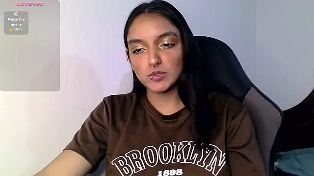 Snapshot of Ari_20_ chatting on October 5, 3:22 am Ari 20 online show from October 5, 3:22 am