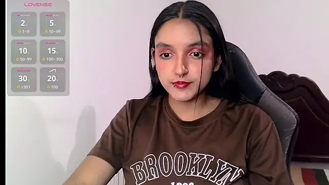 Snapshot of Ari_20_ chatting on October 24, 1:56 am Ari 20 online show from October 24, 1:56 am