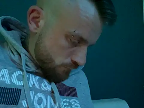 RedLayla online show from November 7, 1:00 am