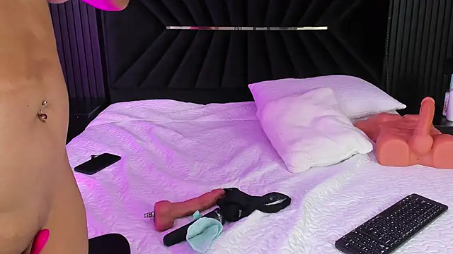 Snapshot of Bigsexxyass chatting on September 20, 8:34 am Bigsexxyass online show from September 20, 8:34 am