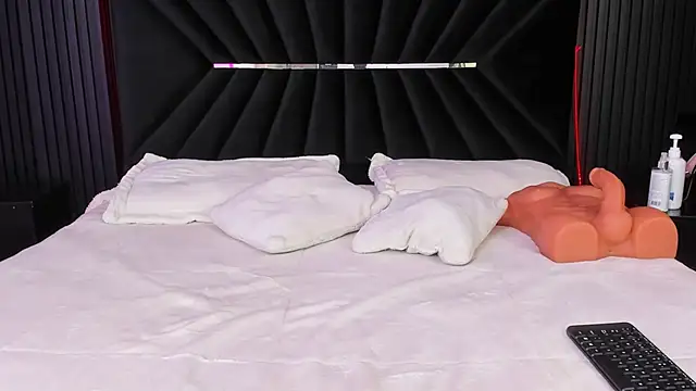 Snapshot of Bigsexxyass chatting on October 8, 8:29 am Bigsexxyass online show from October 8, 8:29 am