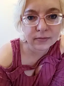 Snapshot of VikaKing chatting on September 17, 5:11 pm VikaKing online show from September 17, 5:11 pm