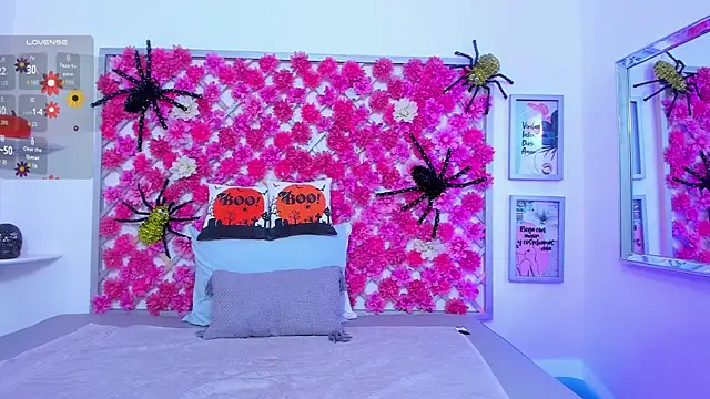 Snapshot of hannah_miller_1 chatting on October 24, 12:01 pm hannah miller 1 online show from October 24, 12:01 pm