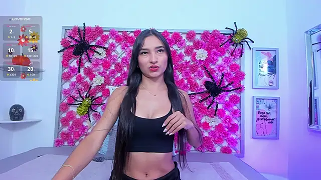 Snapshot of hannah_miller_1 chatting on October 27, 12:22 pm hannah miller 1 online show from October 27, 12:22 pm