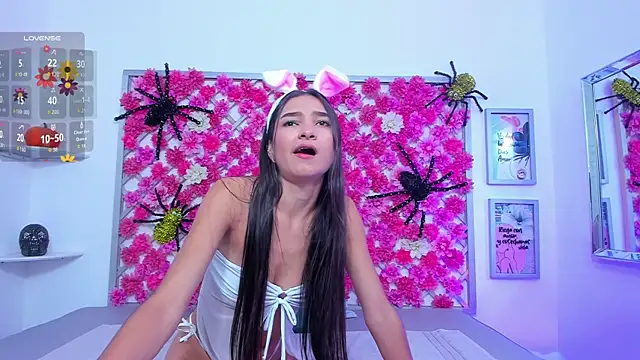 Snapshot of hannah_miller_1 chatting on October 16, 1:14 pm hannah miller 1 online show from October 16, 1:14 pm