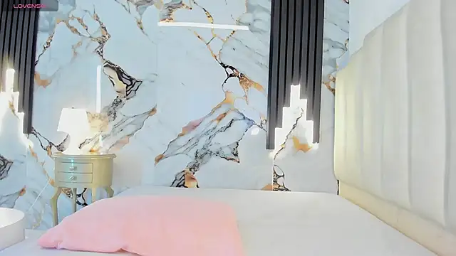 larakrouf online show from October 4, 7:40 pm