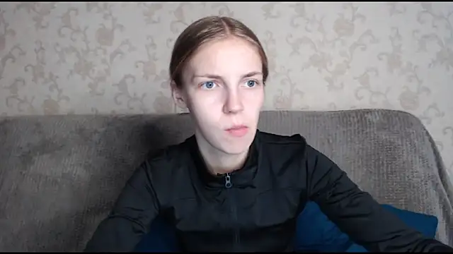 Snapshot of HitGyrl chatting on October 8, 1:21 am HitGyrl online show from October 8, 1:21 am