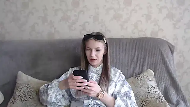 HitGyrl online show from June 3, 8:15 am