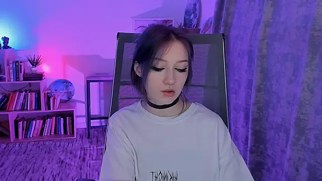 LiliLuna online show from October 10, 1:05 pm