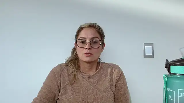 Snapshot of linda-mature43 chatting on September 18, 9:57 pm linda-mature43 online show from September 18, 9:57 pm