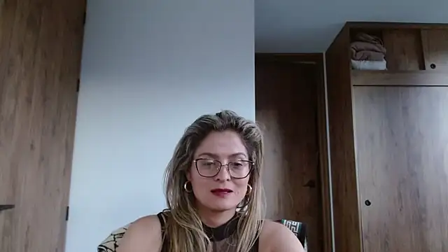 Snapshot of linda-mature43 chatting on October 30, 10:33 pm linda-mature43 online show from October 30, 10:33 pm