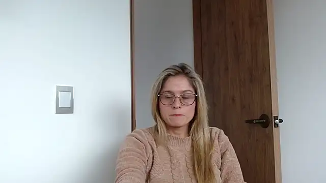 Snapshot of linda-mature43 chatting on October 21, 5:50 pm linda-mature43 online show from October 21, 5:50 pm